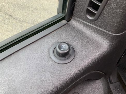 Used 2012 Ford F150 Lariat w/ Lariat Chrome Pkg image 21