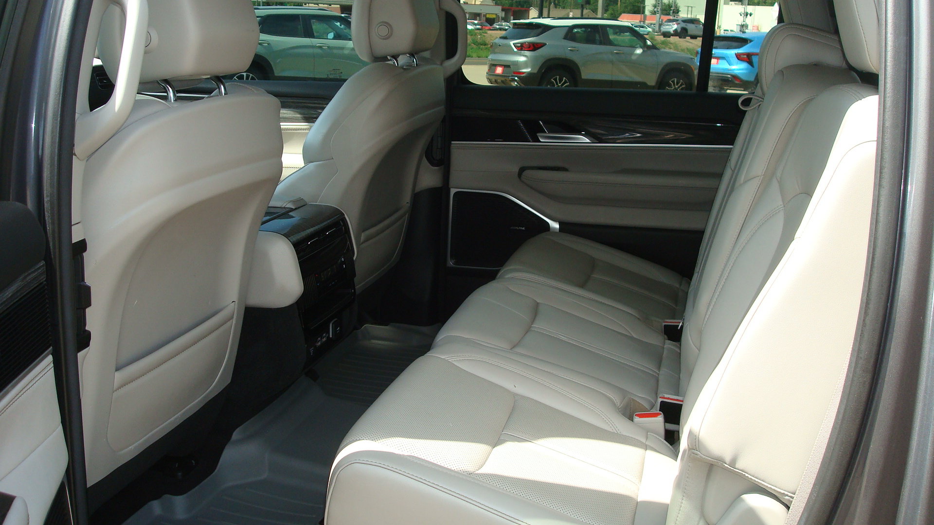 Used 2022 Jeep Wagoneer Series II AWD/4WD image 7