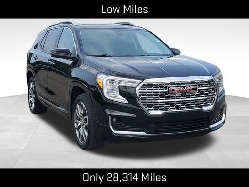 Used 2023 GMC Terrain Denali w/ Denali Premium Package AWD/4WD image 2