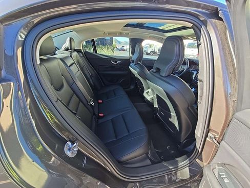 Used 2025 Volvo S60 B5 Core image 9