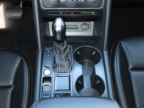 Used 2021 Volkswagen Atlas SE image 20