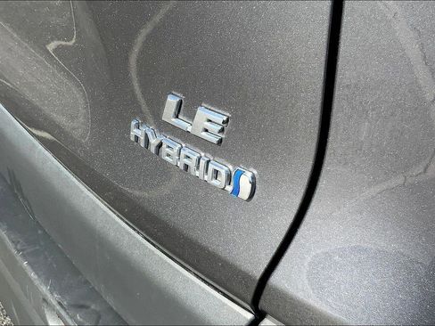 Used 2022 Toyota RAV4 LE image 8