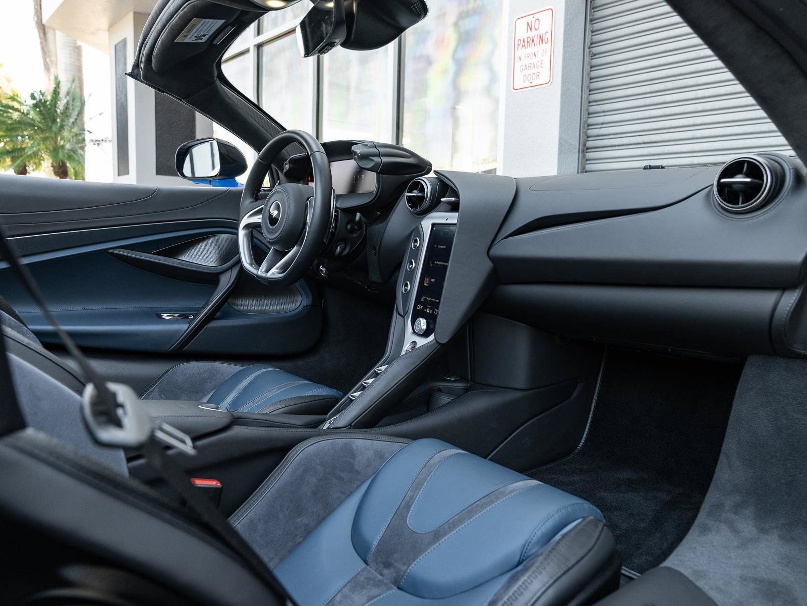 Used 2024 McLaren 750S Spider RWD image 2