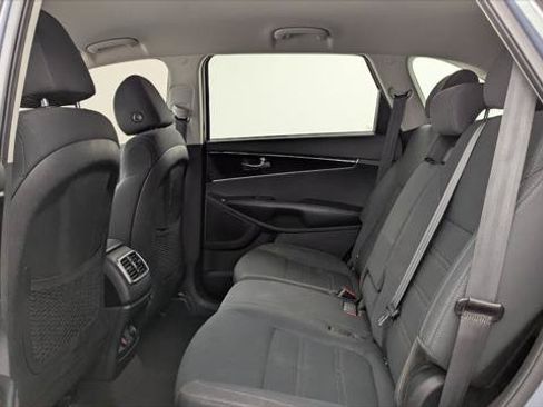 Used 2020 Kia Sorento LX FWD image 17