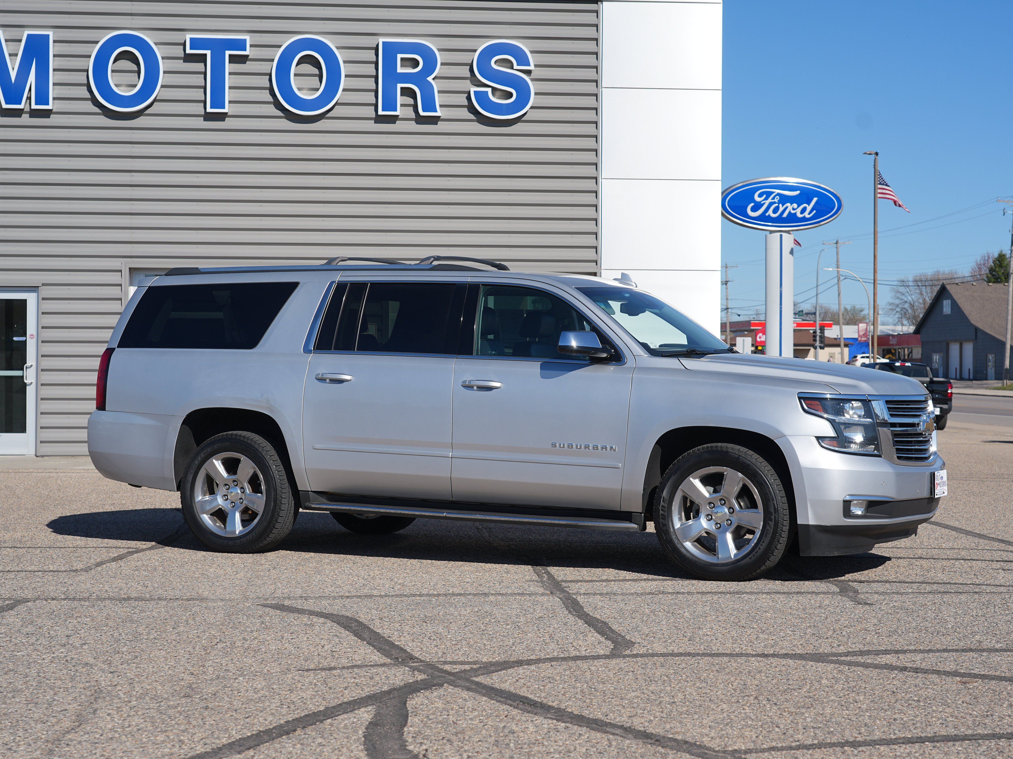 Used 2017 Chevrolet Suburban Premier AWD/4WD image 2