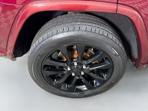 Used 2017 Jeep Grand Cherokee Altitude image 33