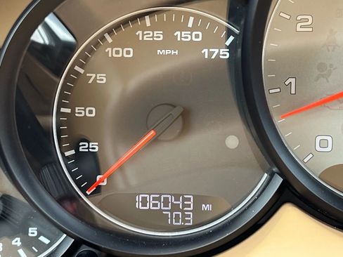 Used 2015 Porsche Cayenne S image 39