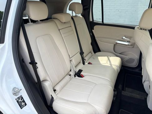 Used 2022 Mercedes-Benz GLB 250 w/ Premium Package image 10