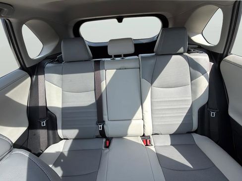 Used 2022 Toyota RAV4 Limited image 24