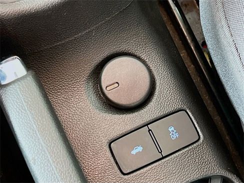 Used 2015 Chevrolet Sonic LT image 18