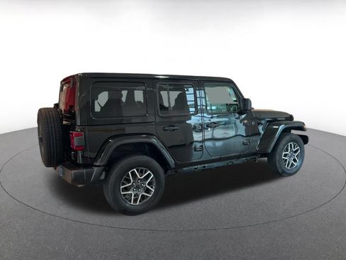Used 2025 Jeep Wrangler Unlimited Sahara AWD/4WD image 15