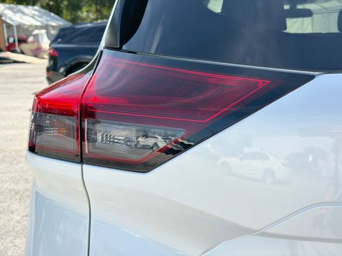 Used 2024 Nissan Rogue SV AWD/4WD image 10