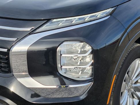 Used 2025 Mitsubishi Outlander ES image 10