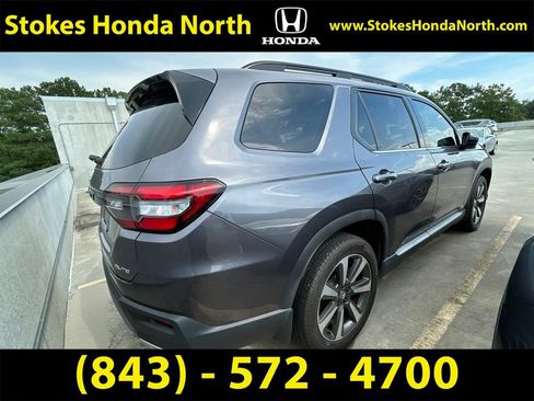 Used 2025 Honda Pilot Elite image 3