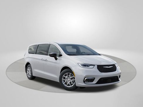 New 2026 Chrysler Pacifica Select FWD image 5