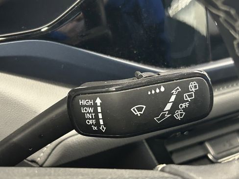 Used 2024 Volkswagen Taos SE image 25