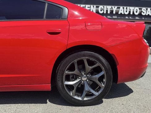Used 2015 Dodge Charger SXT RWD image 18