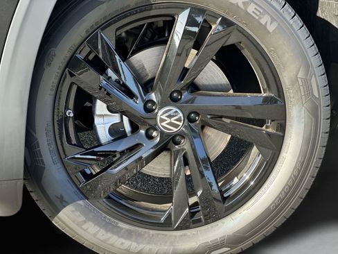 New 2026 Volkswagen Atlas Cross Sport SEL R-Line AWD/4WD image 10