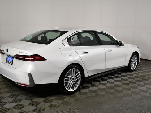 Used 2025 BMW 530i xDrive AWD/4WD image 6