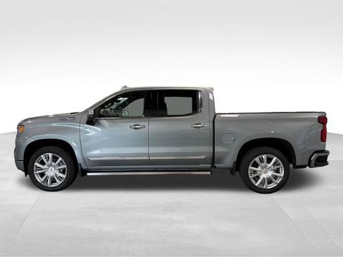 Used 2025 Chevrolet Silverado 1500 High Country RWD image 4