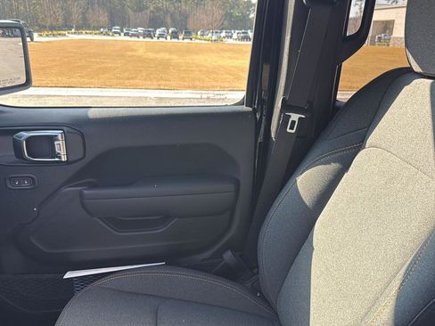 New 2025 Jeep Gladiator Sport image 26