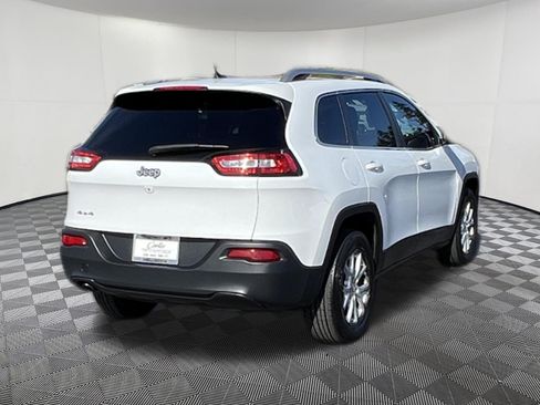 Used 2017 Jeep Cherokee Latitude AWD/4WD image 6