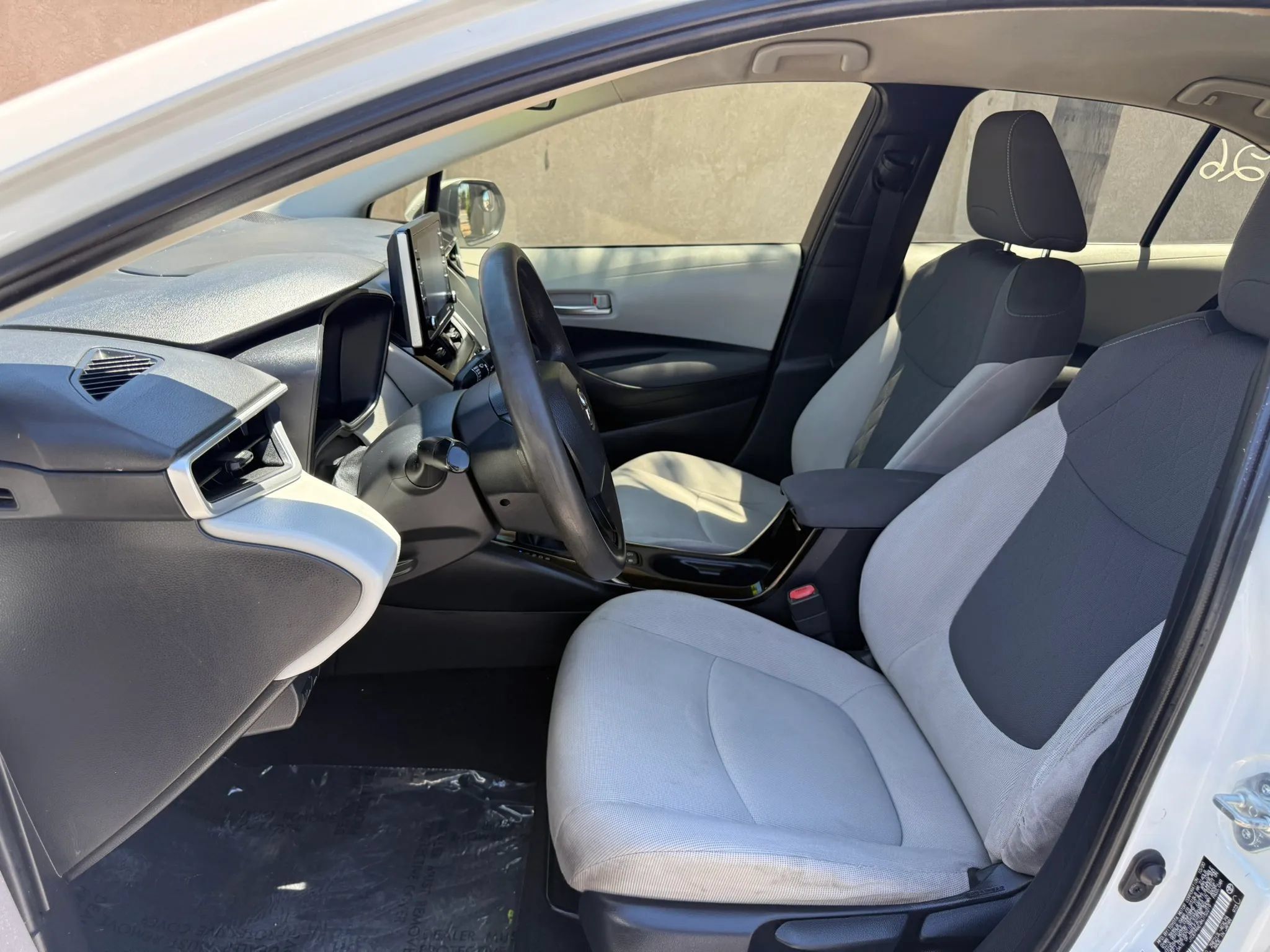 Used 2021 Toyota Corolla LE w/ Carpet Mat Package (TMS) FWD image 19
