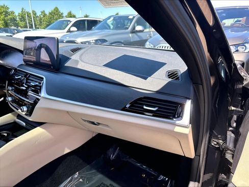 Used 2023 BMW 530e w/ Convenience Package RWD image 29