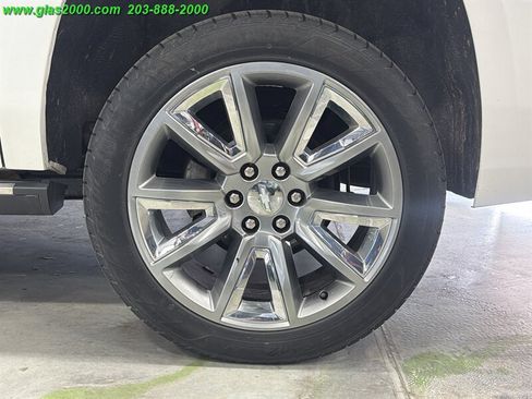 Used 2018 Chevrolet Suburban Premier AWD/4WD image 15
