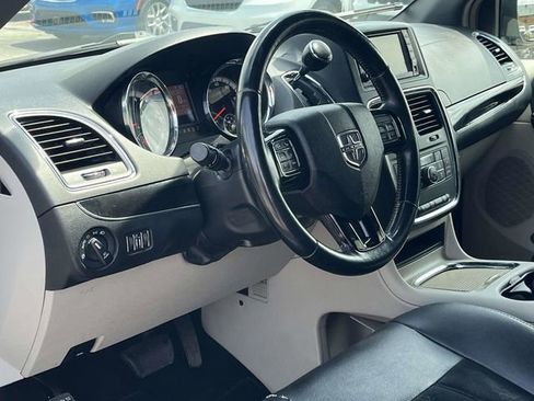 Used 2017 Dodge Grand Caravan SXT w/ Driver Convenience Group FWD image 12