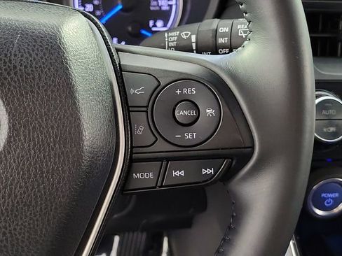 Used 2021 Toyota Venza LE AWD/4WD image 25