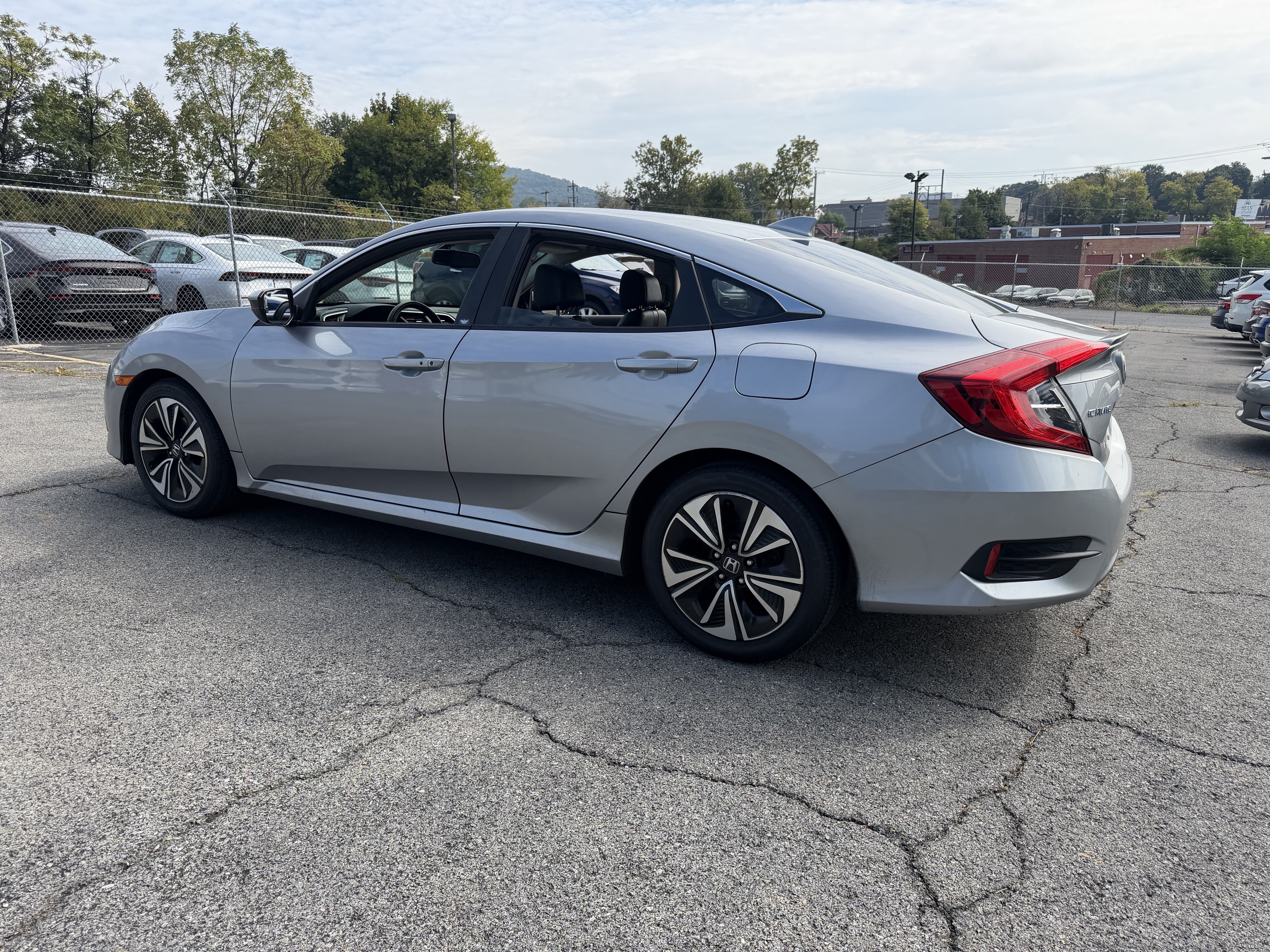 Used 2016 Honda Civic EX-L image 4