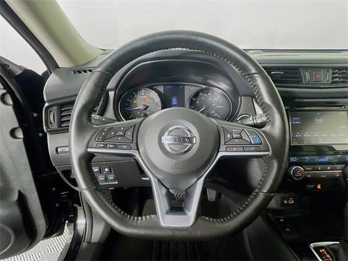 Used 2018 Nissan Rogue SL w/ Premium Package image 12