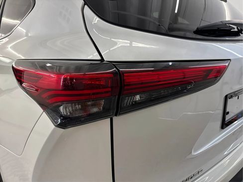 Used 2022 Toyota Highlander XLE AWD/4WD image 33