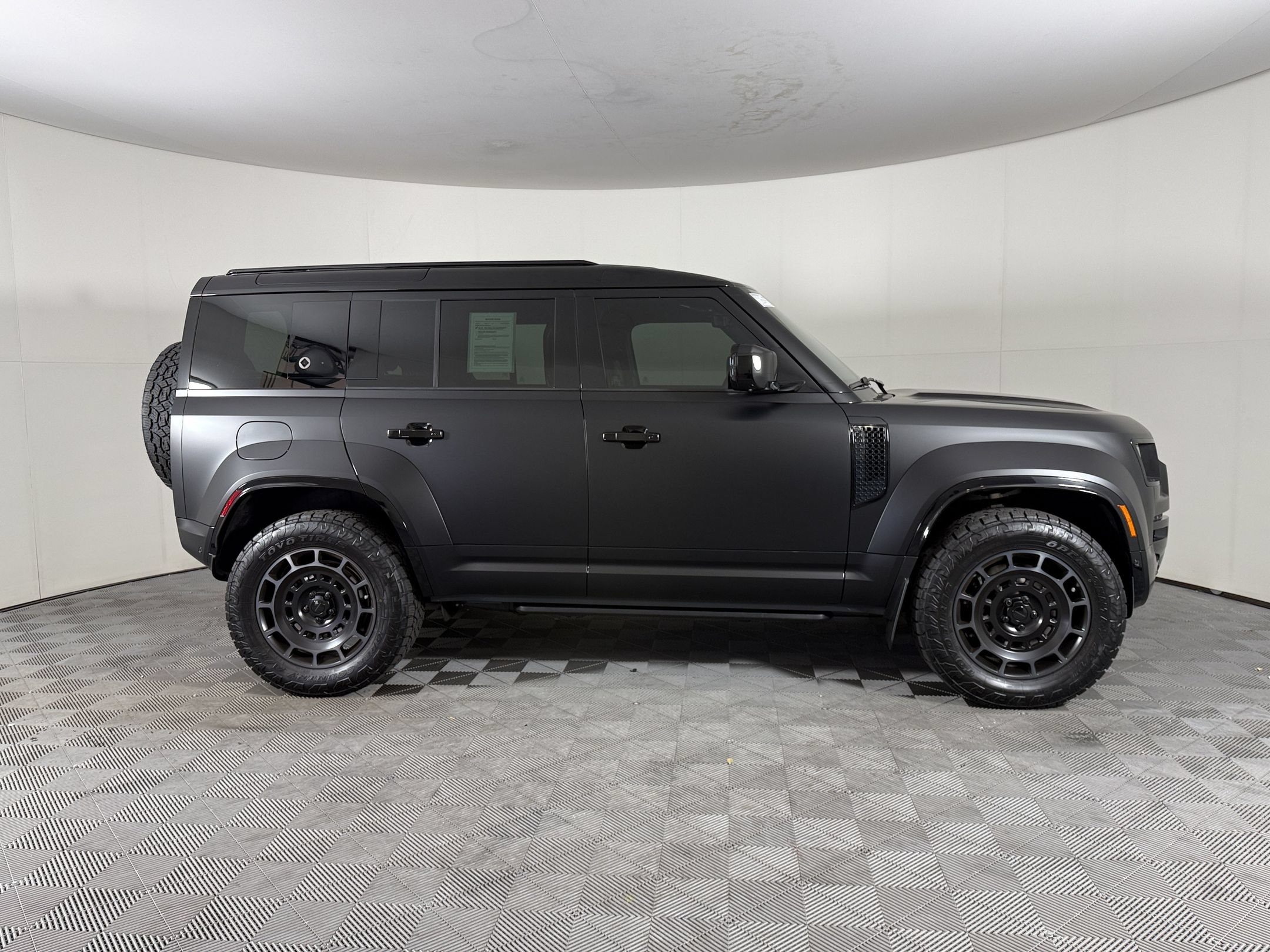 Used 2026 Land Rover Defender 110 OCTA AWD/4WD image 8