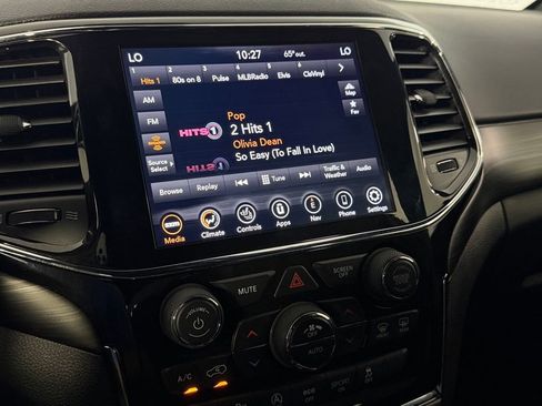 Used 2022 Jeep Grand Cherokee Laredo X image 18