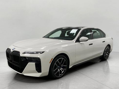 Certified 2025 BMW 760i xDrive w/ Executive Package image 9