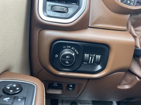 Used 2019 RAM 1500 Laramie image 32