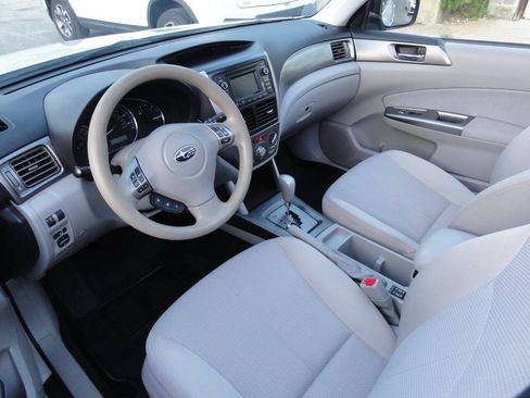Used 2013 Subaru Forester 2.5X Premium w/ All-Weather Plus Pkg AWD/4WD image 9