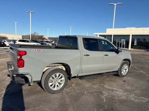 Used 2024 Chevrolet Silverado 1500 Custom image 2