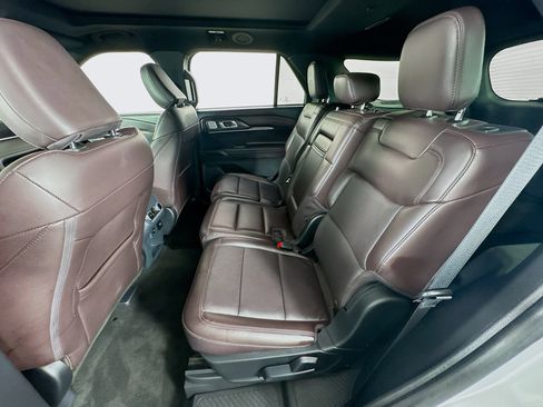 Used 2025 Ford Explorer Platinum AWD/4WD image 18