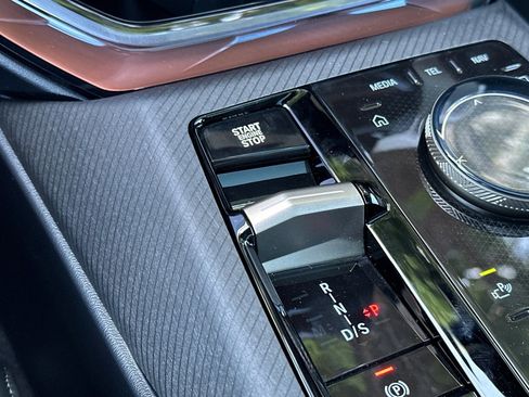 Used 2025 BMW X3 xDrive30i w/ Convenience Package image 17