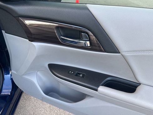 Used 2017 Honda Accord EX-L image 40