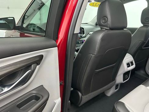 Used 2022 GMC Terrain SLT image 32