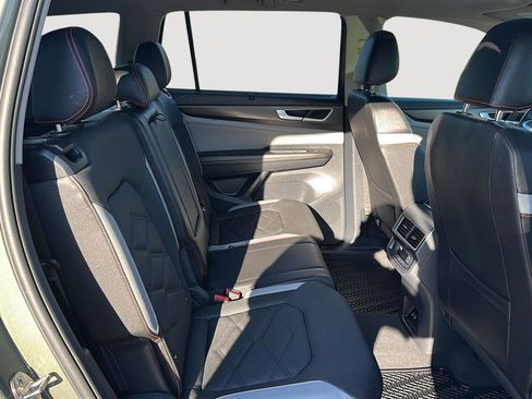 Certified 2025 Volkswagen Atlas Peak Edition SE AWD/4WD image 19