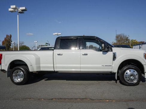 Certified 2022 Ford F450 Platinum w/ FX4 Off-Road Package image 2