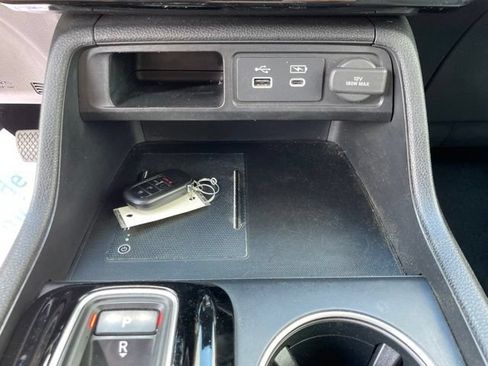 Used 2023 Honda Pilot Touring image 15