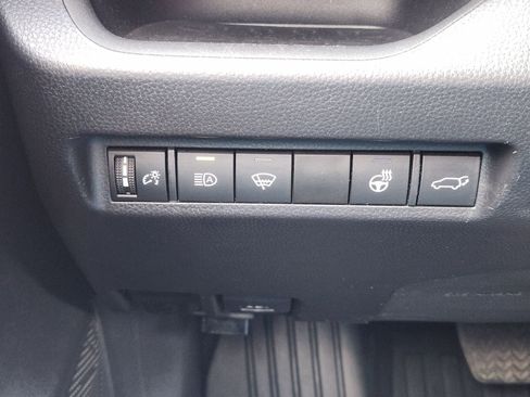 Used 2022 Toyota RAV4 XLE Premium image 25