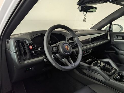 New 2026 Porsche Cayenne Coupe AWD/4WD image 4