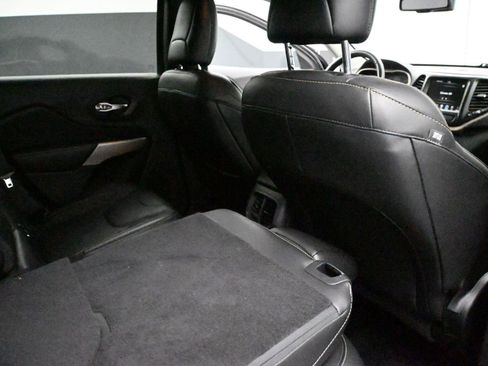 Used 2018 Jeep Cherokee Limited image 17